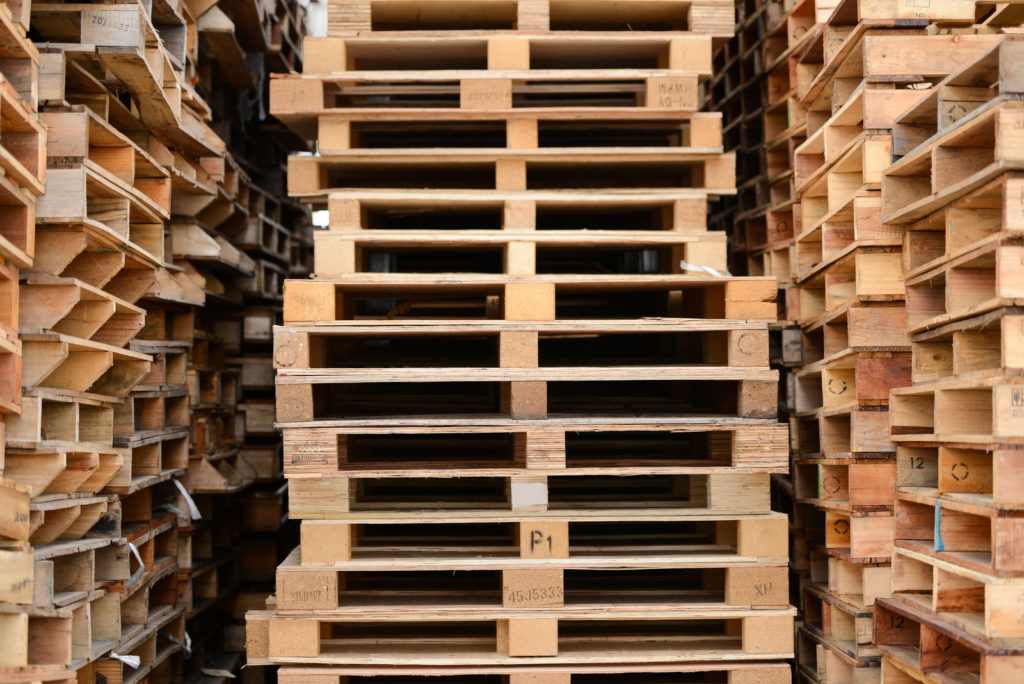 Lowes give away free Pallets