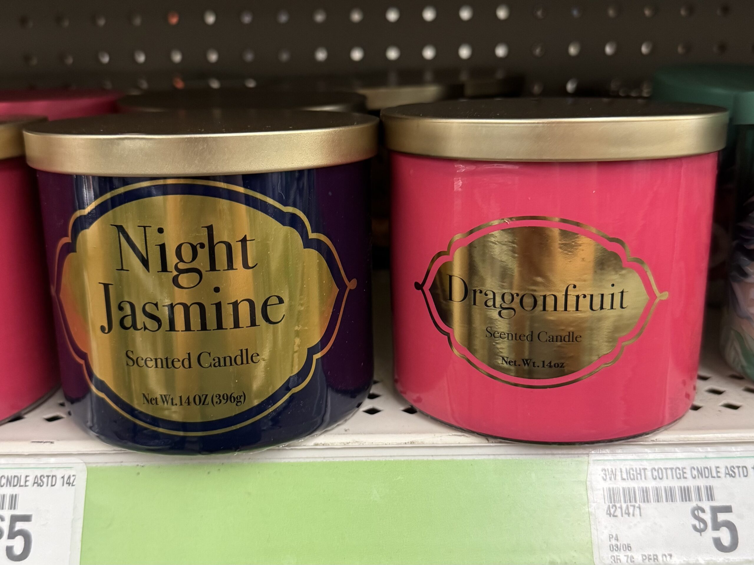 Light Cottage Scented Candle - in store