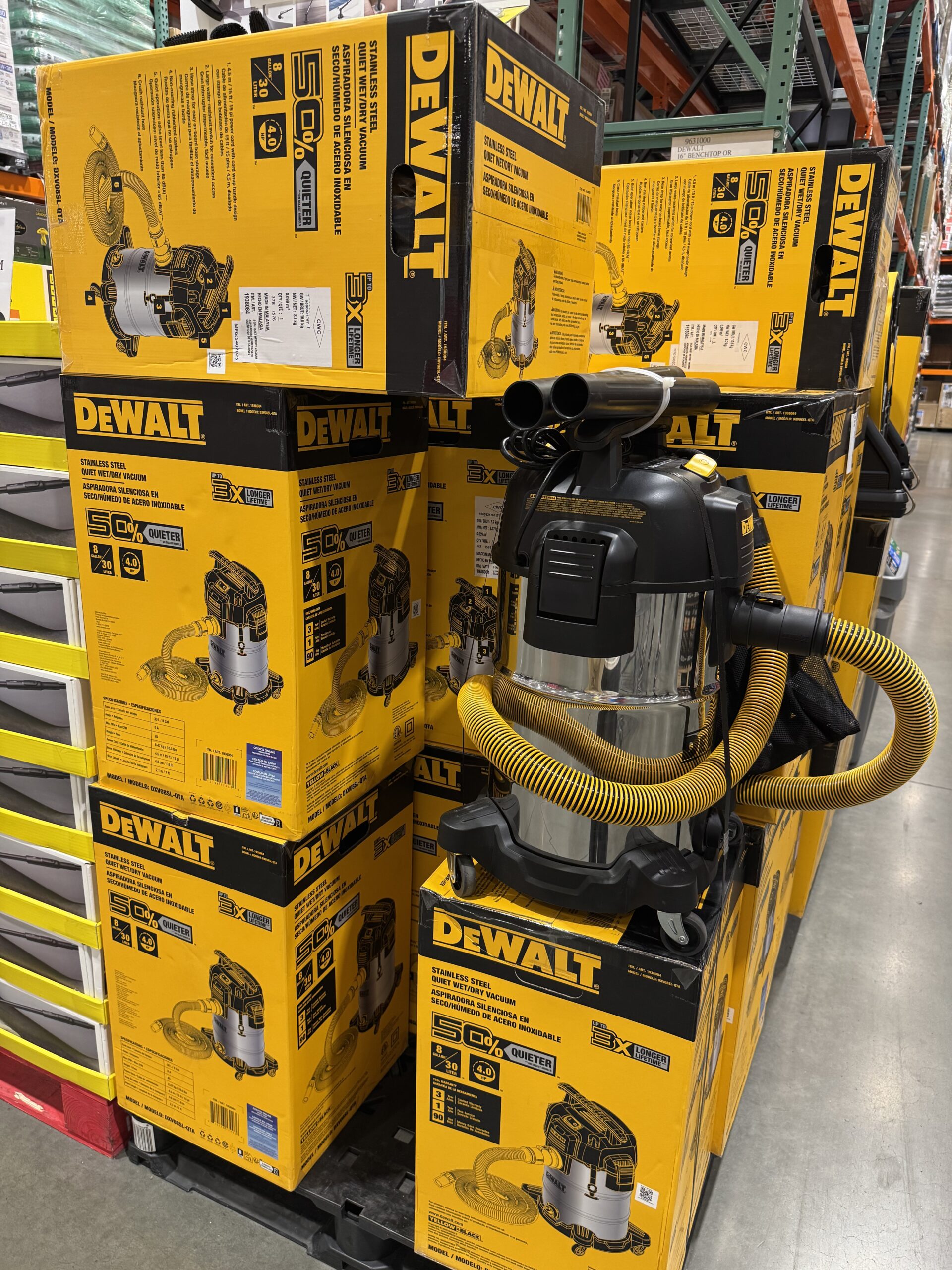 DeWALT 8 Gal Stainless Steel Wet Dry Vacuum