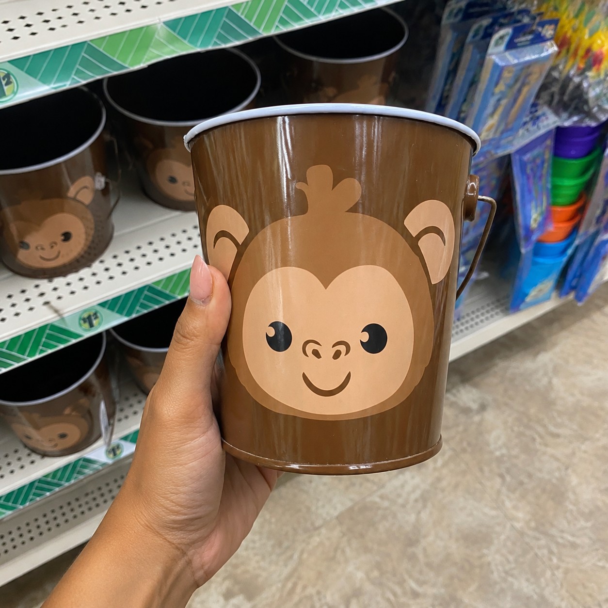 Monkey face bucket