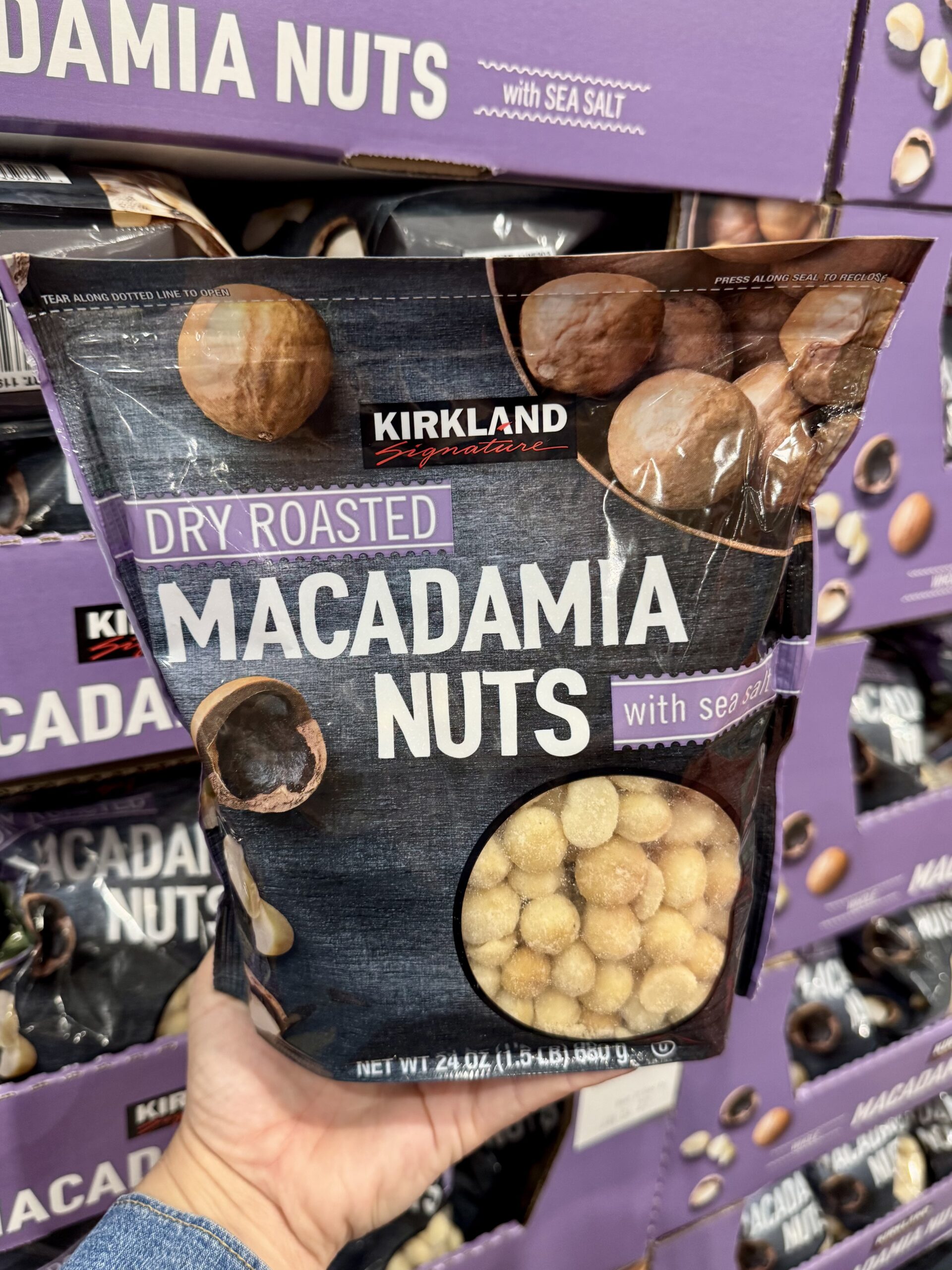 Kirkland Signature Dry Roasted Macadamia Nuts