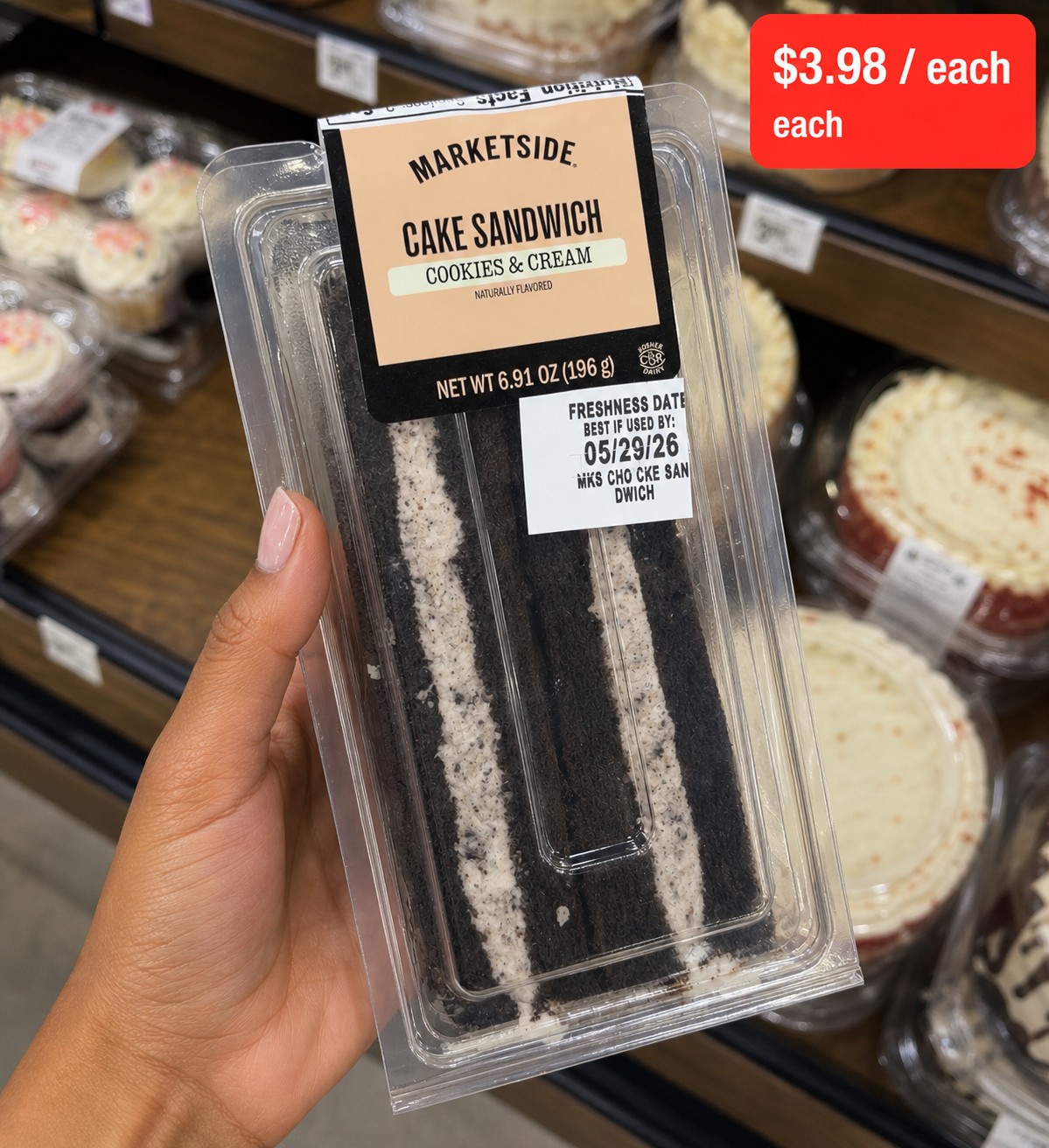 MARKETSIDE CAKE SANDWICH COOKIES & CREAM