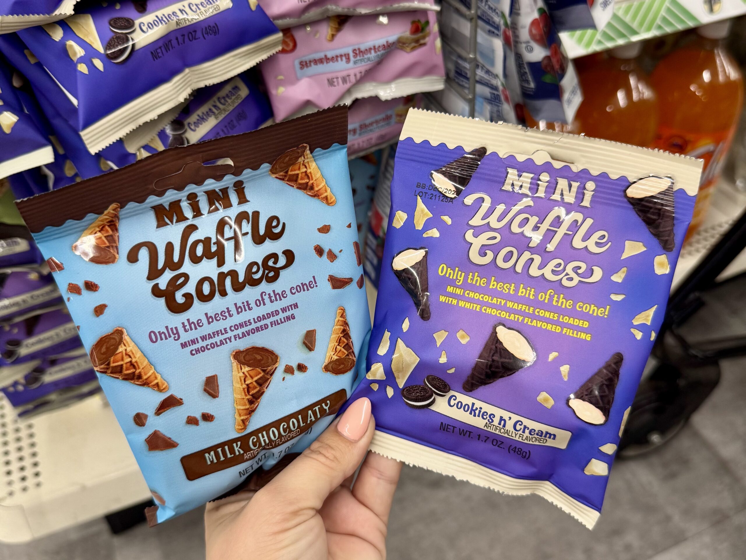 Mini Waffle Cones Dark Chocolaty, 1 ct. - in store