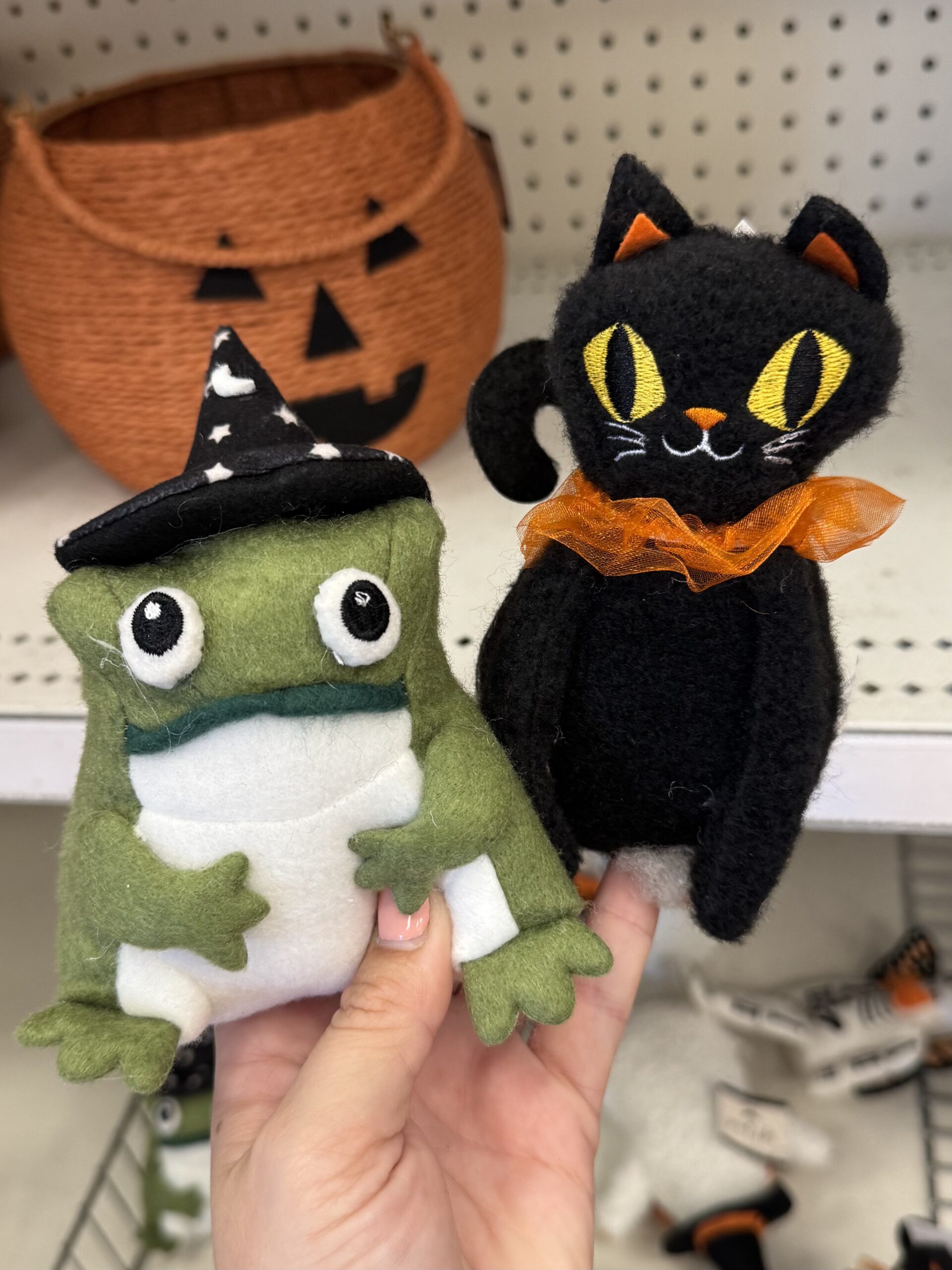 Hyde & EEK! Boutique Halloween Figurine - in store