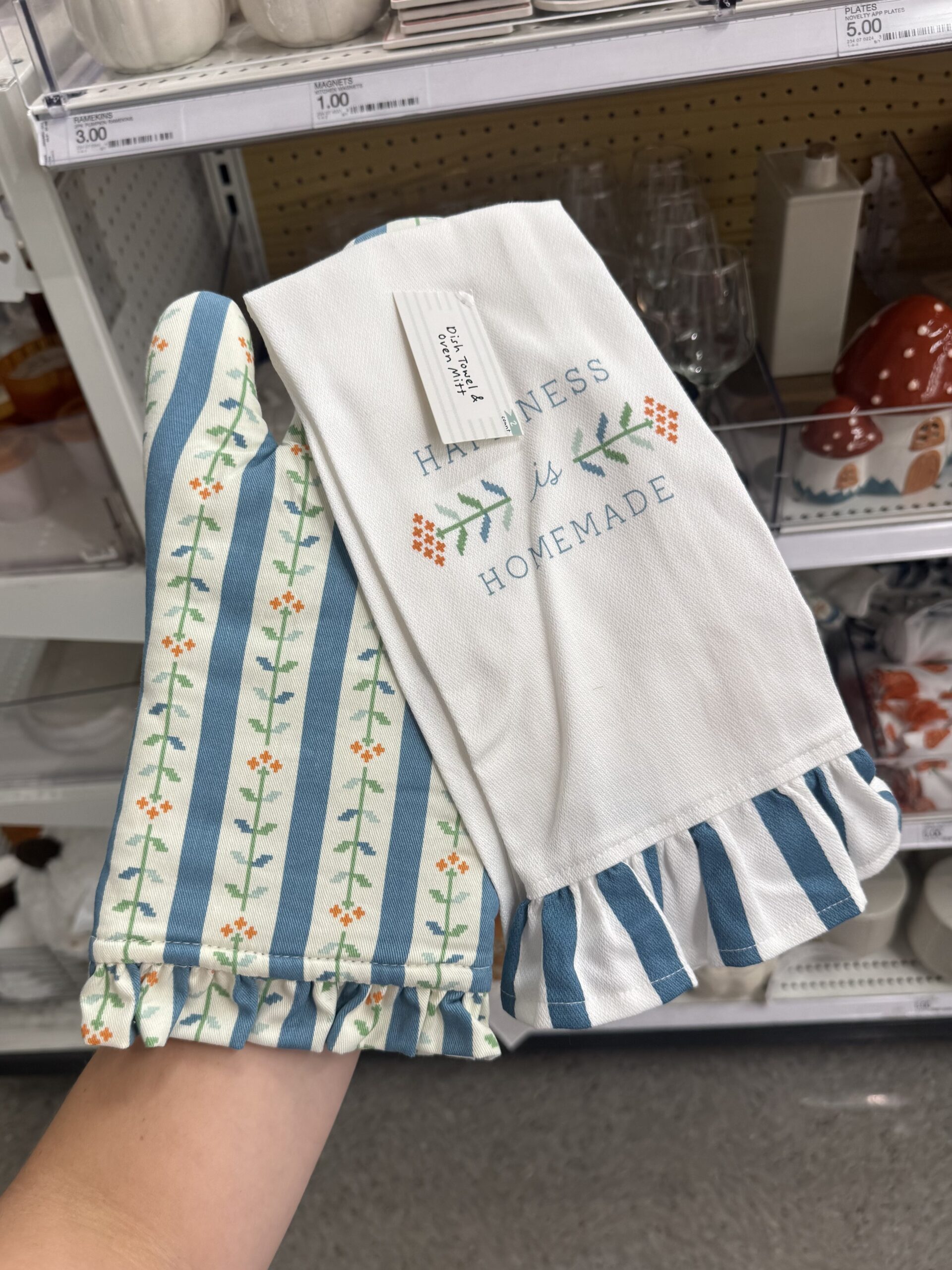 Bullseye's Playground Dish Towel & Oven Mitt Set - in store