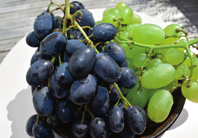 California Green or Black Seedless Grapes