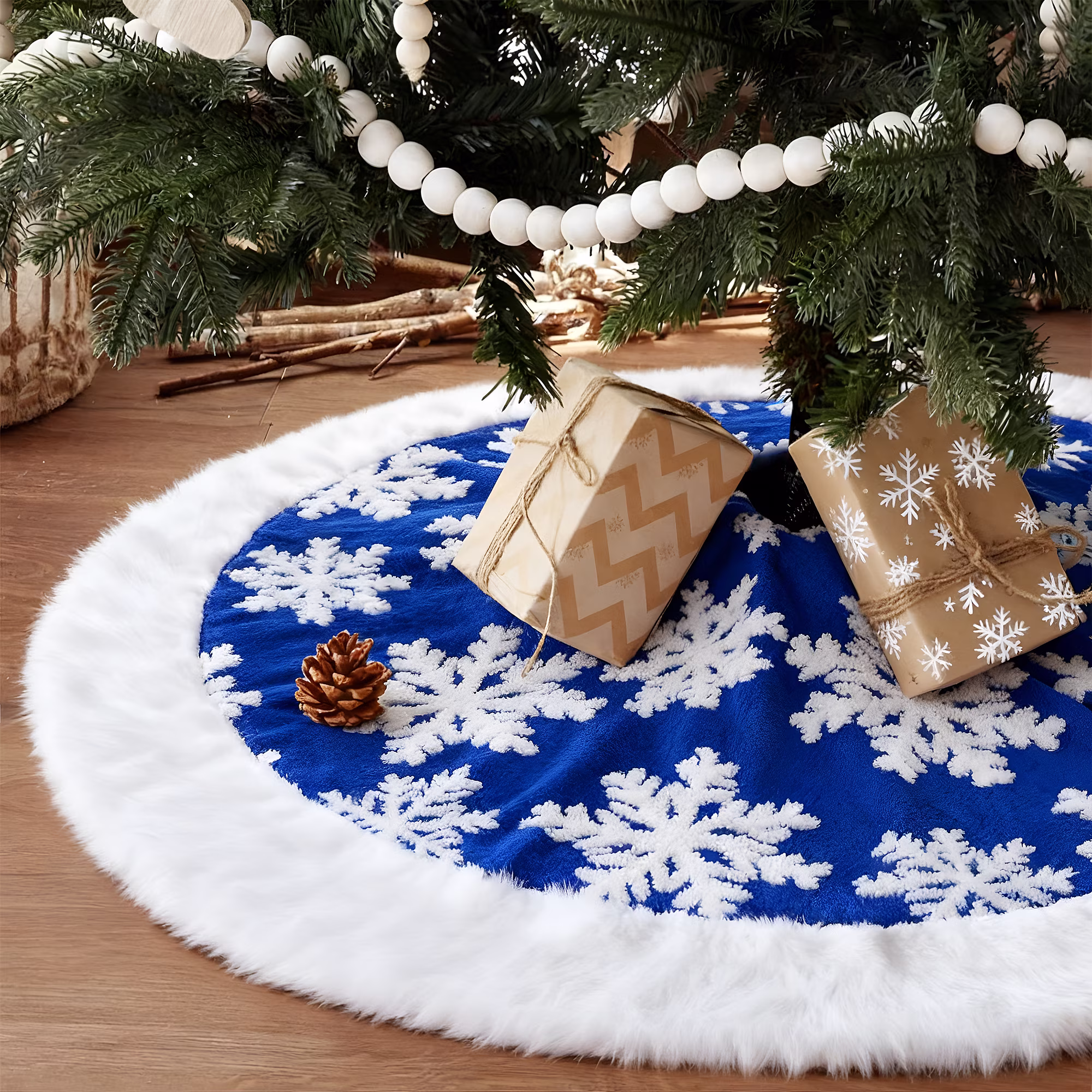 Sanmadrola Christmas Tree Skirt Red White Plush Skirts Christmas Decorations Indoor Xmas Ornaments Holiday Decor for Party, 36in